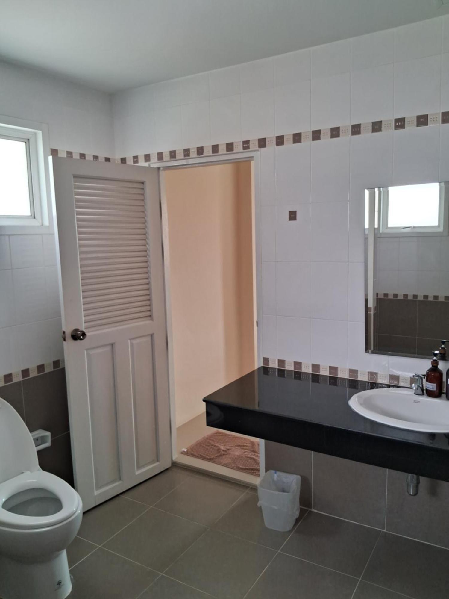 เคทู เกสเฮาส์ Hotel Chonburi Buitenkant foto